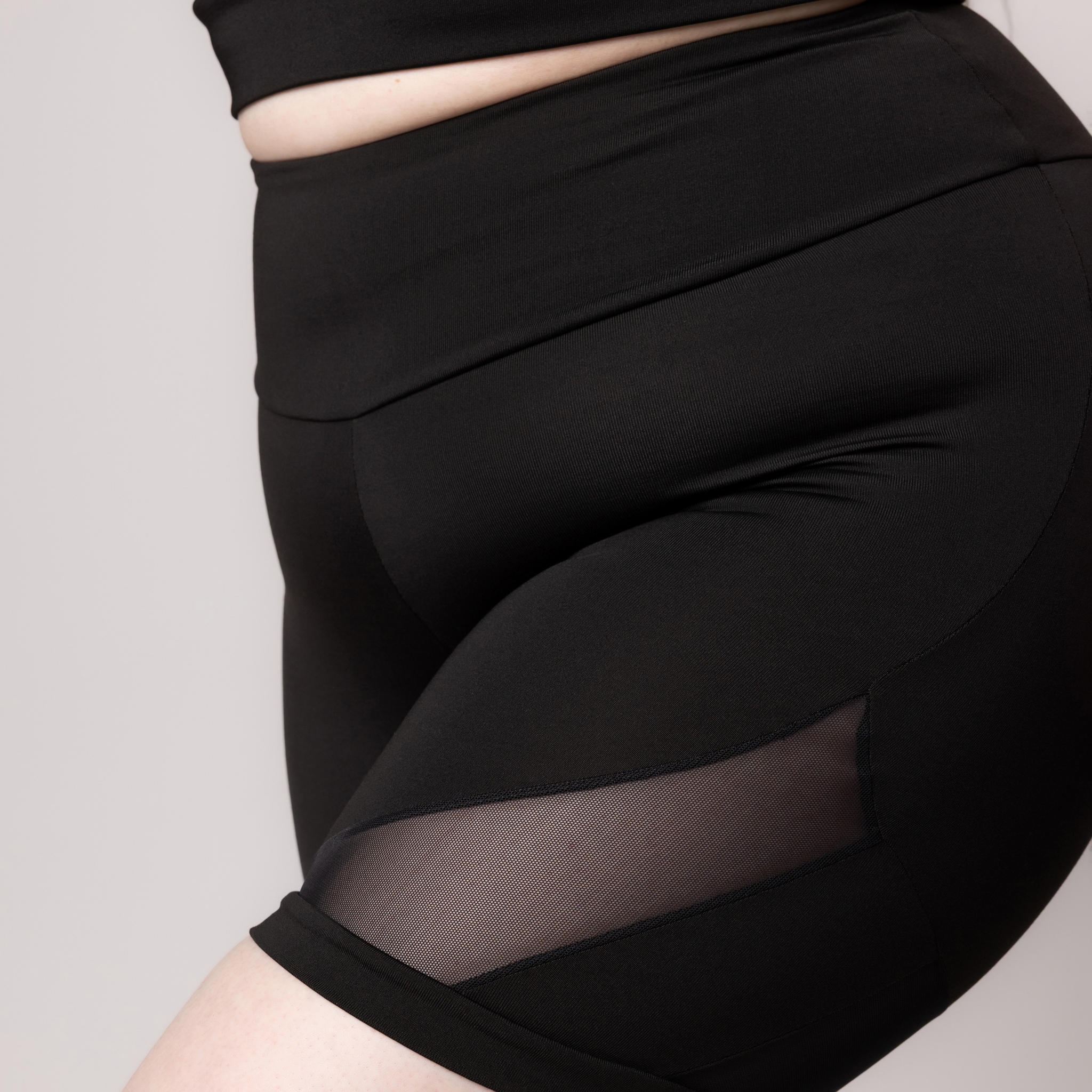 Bermuda Fitness Detalhe Em Tule
