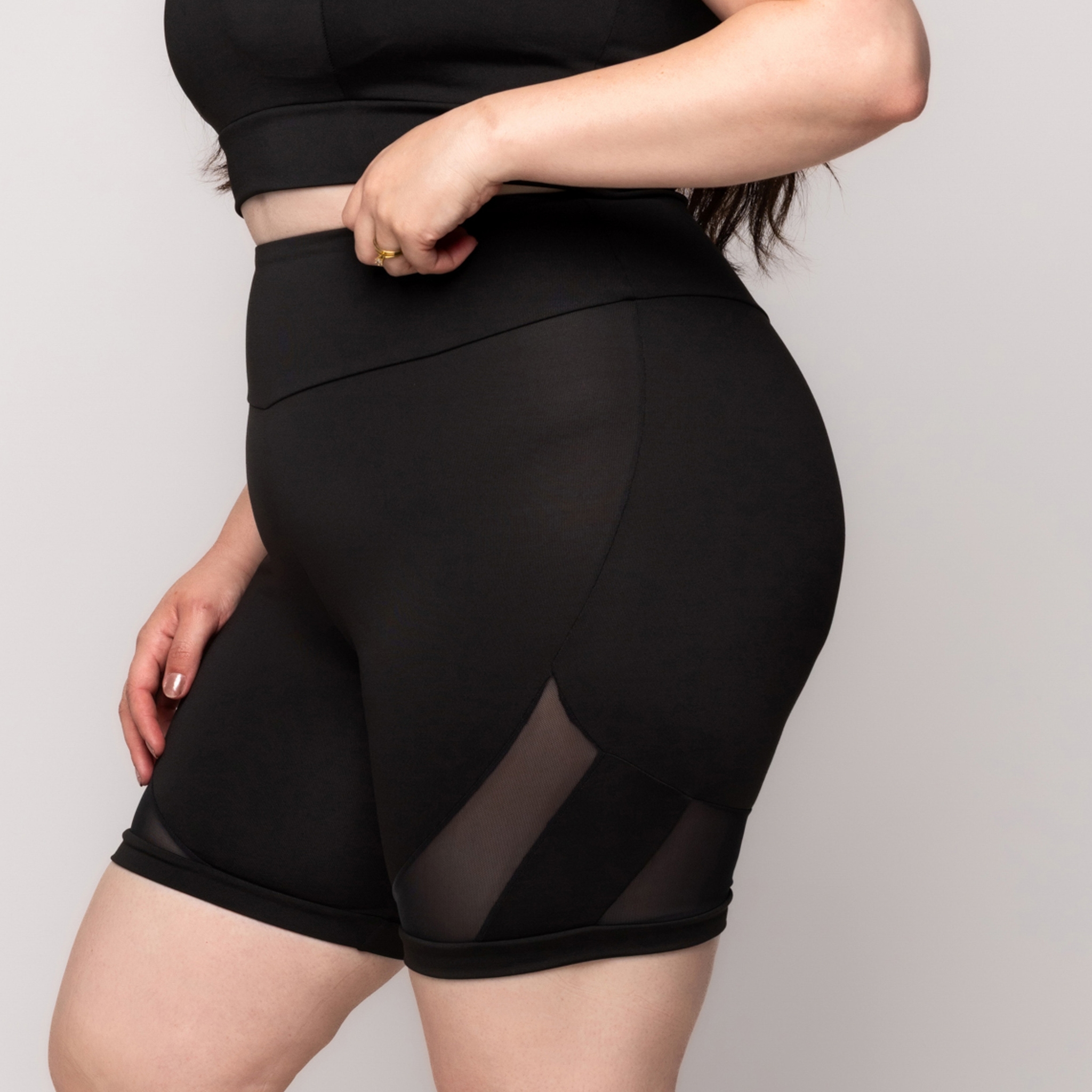 Bermuda Fitness Detalhe Em Tule