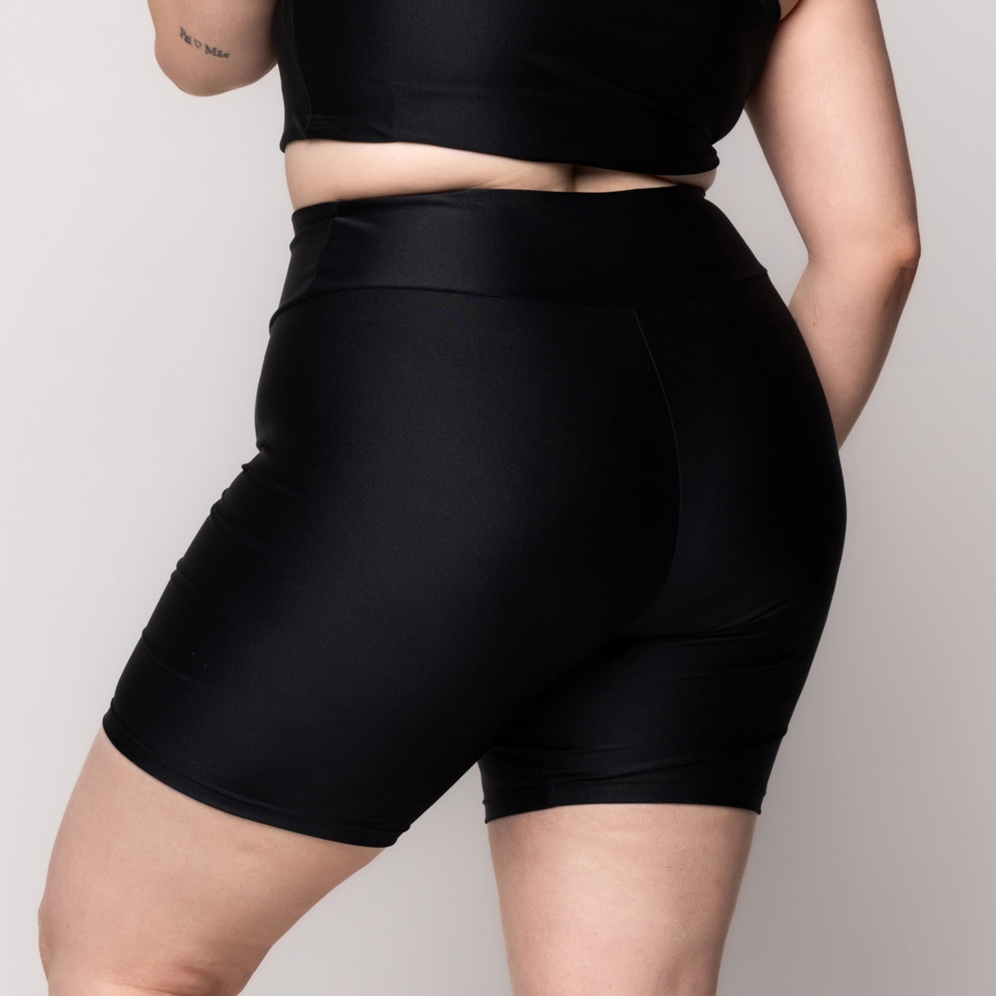 Bermuda Fitness Brilhoso Plus Size