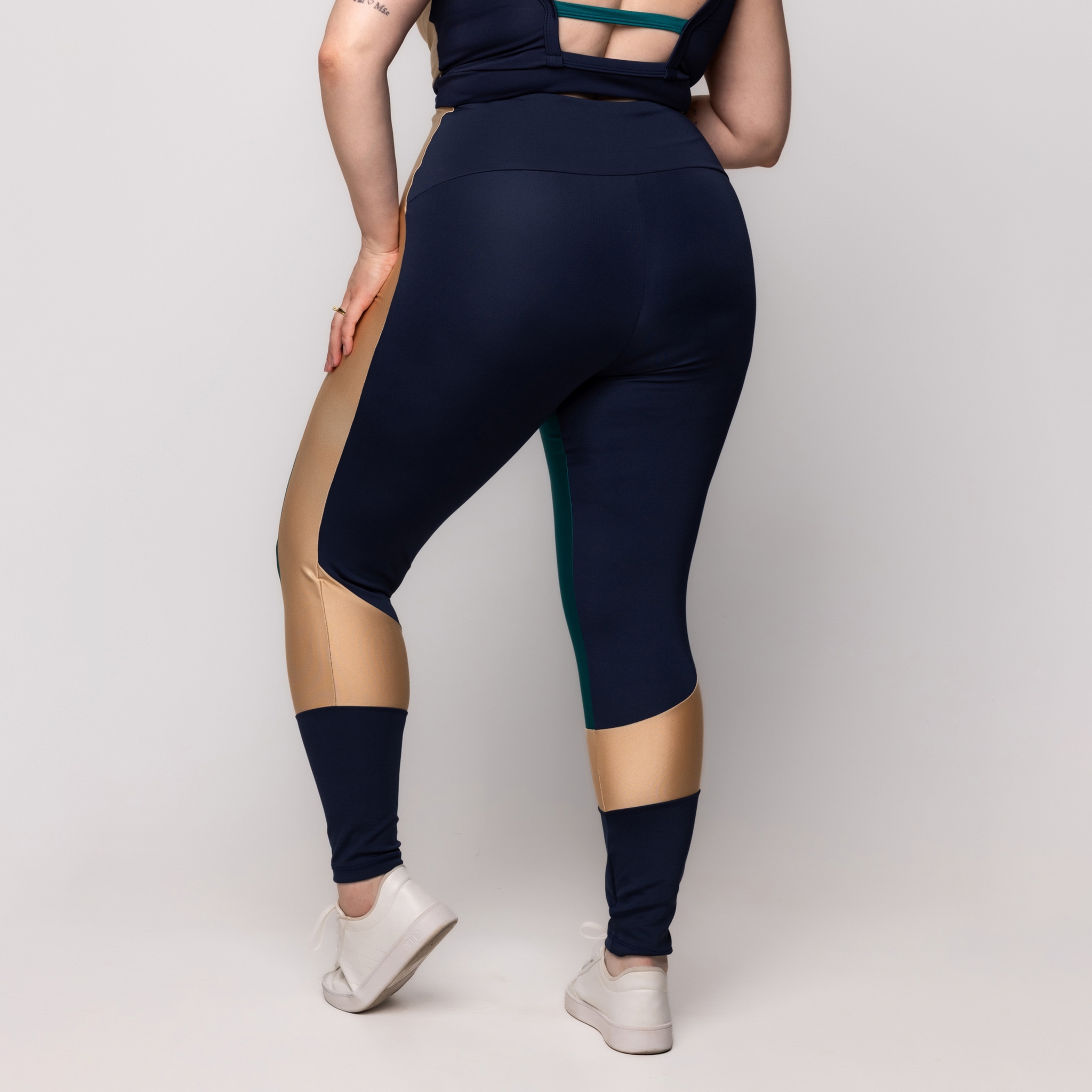 Calça Legging Brilhosa Plus Size