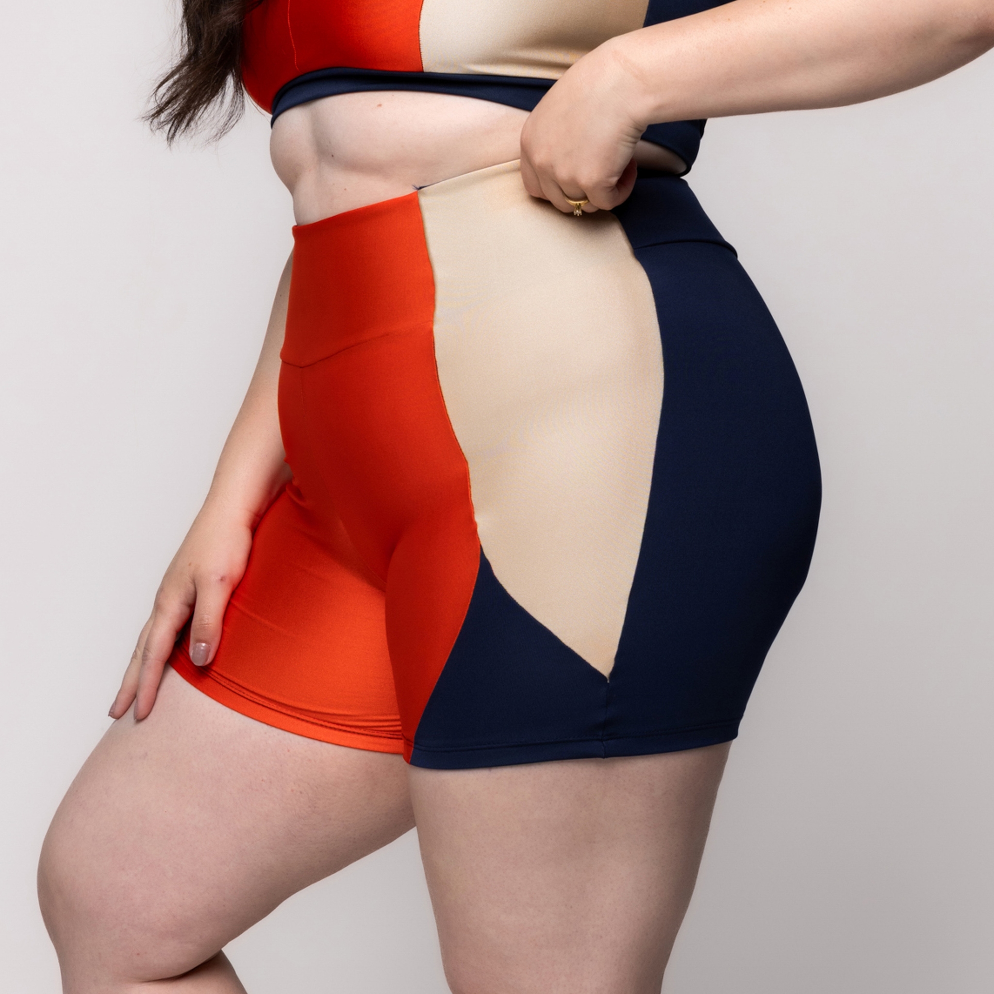 Bermuda Fitness Brilhosa Plus Size