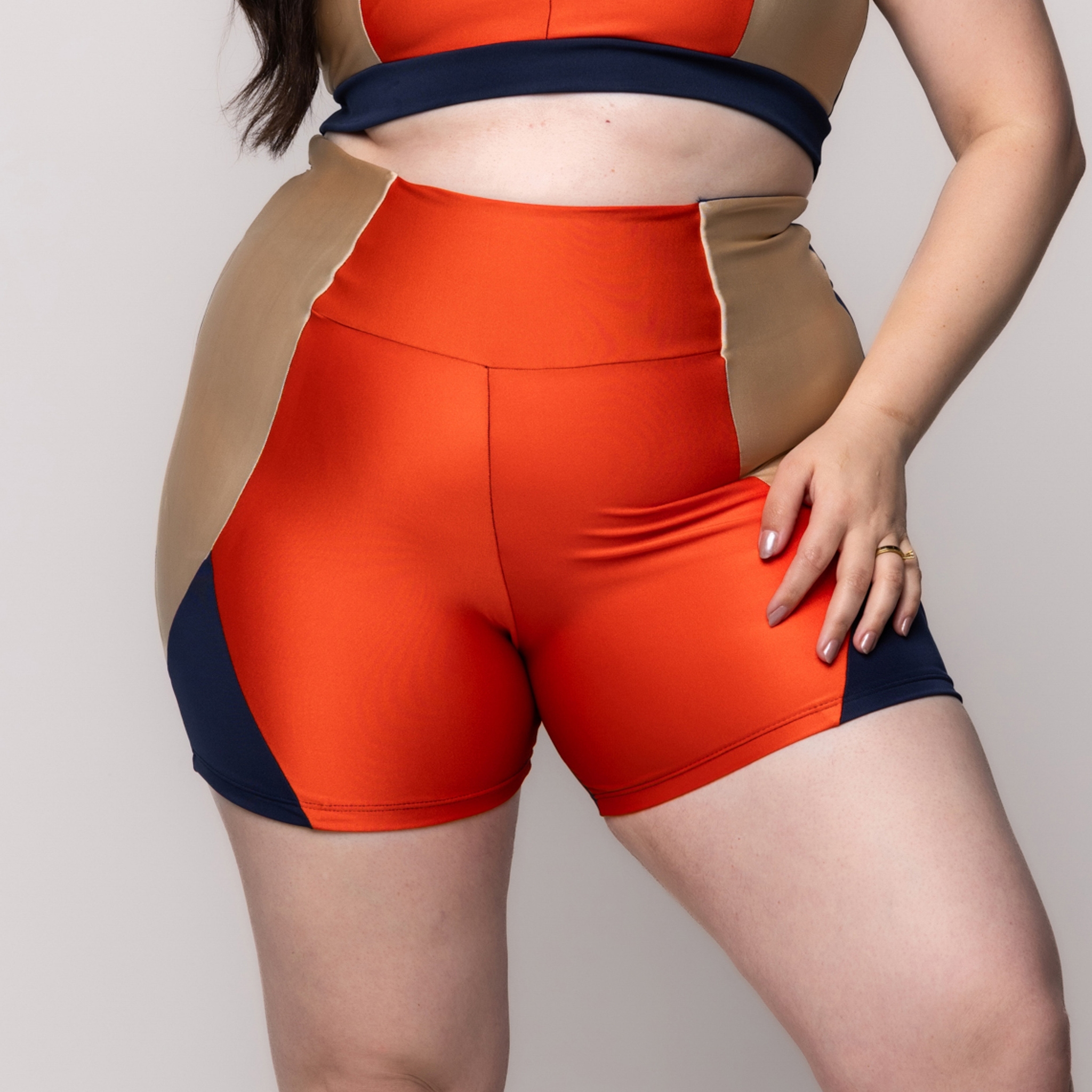 Bermuda Fitness Brilhosa Plus Size