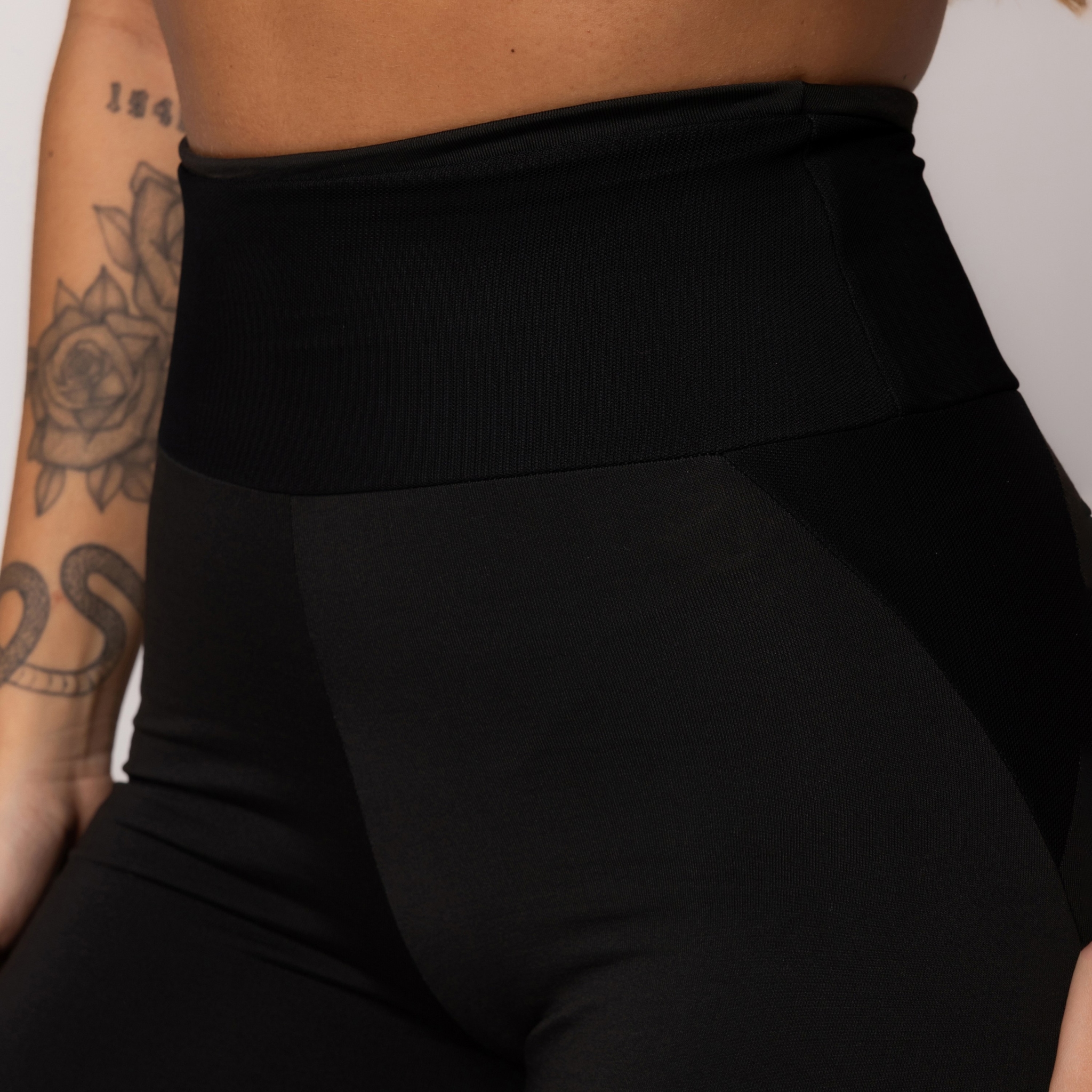 Calça Legging Detalhe em Tule