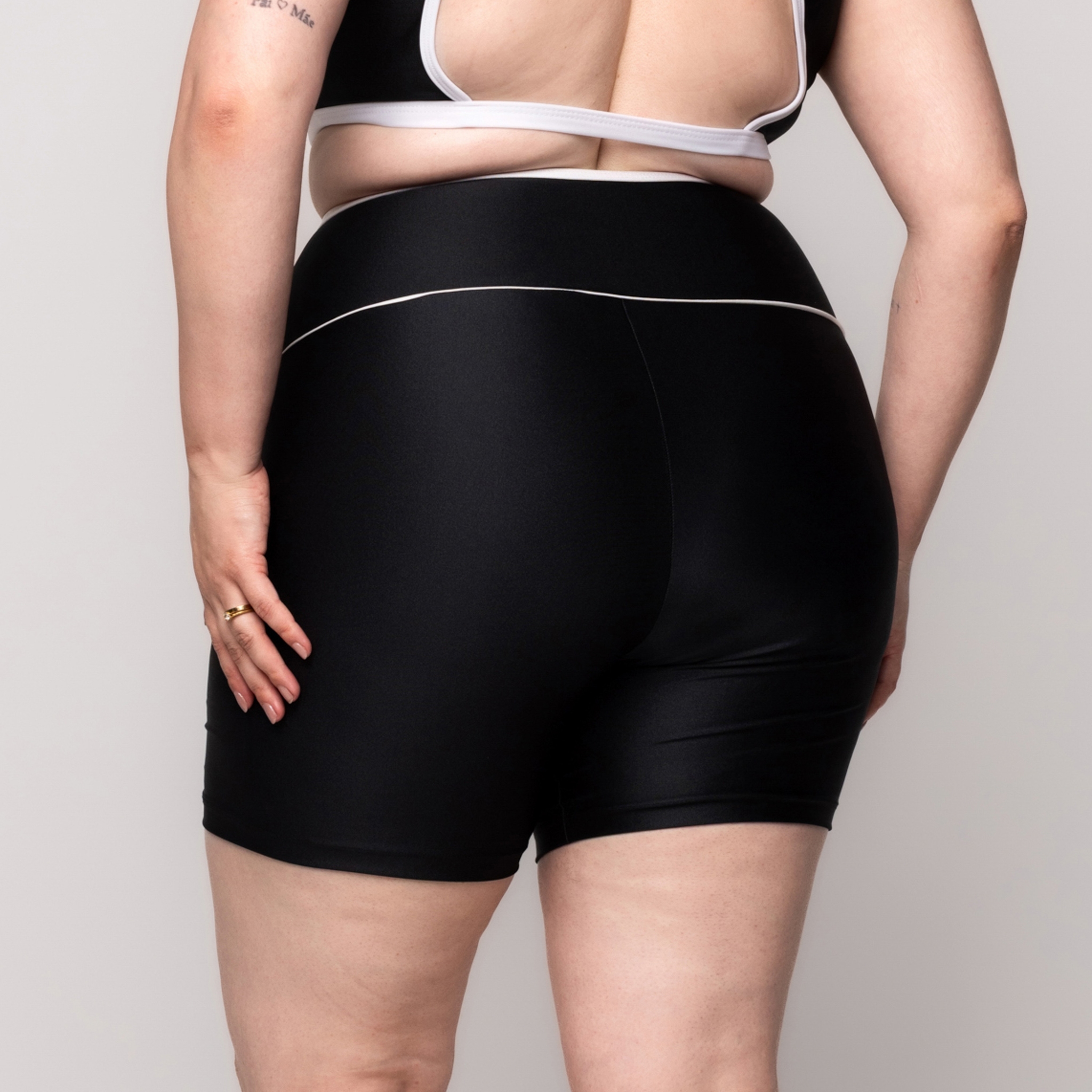 Bermuda Brilhosa Fitness Plus Size