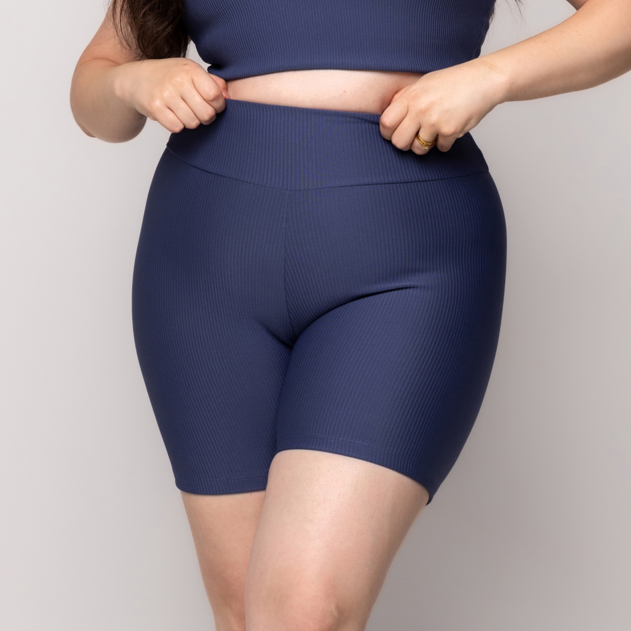 Bermuda Canelada Fitness Plus Size zero transparência - Azul 46 Bermuda Canelada Fitness Plus Size zero transparência - Azul 46