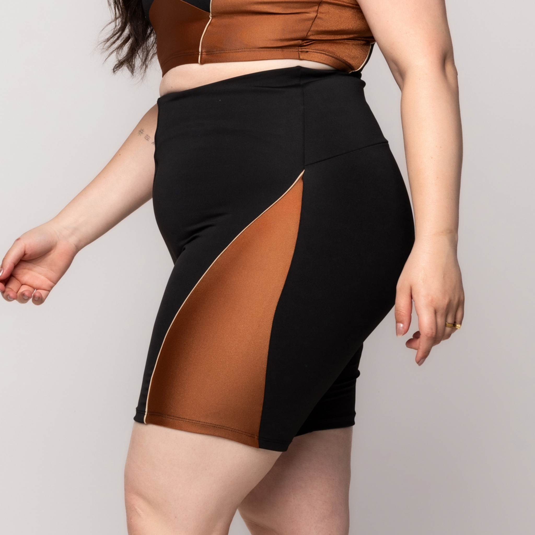 Bermuda Fitness Plus Size Feminina - Preto 46 Bermuda Fitness Plus Size Feminina - Preto 46