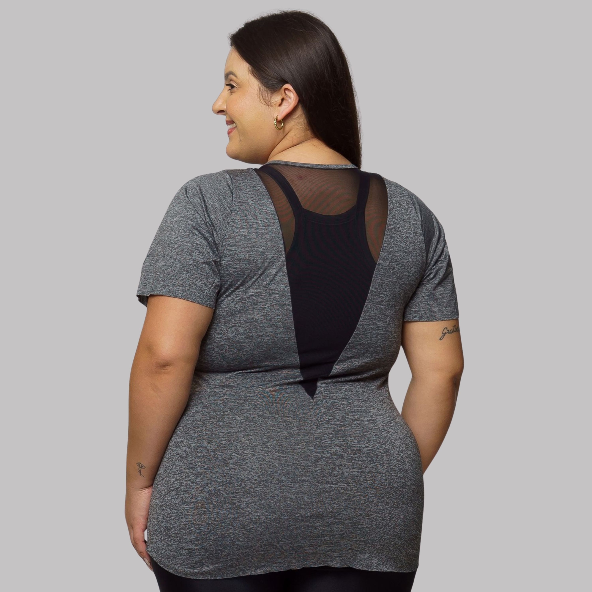 Blusa Detalhe em Tule Plus Size