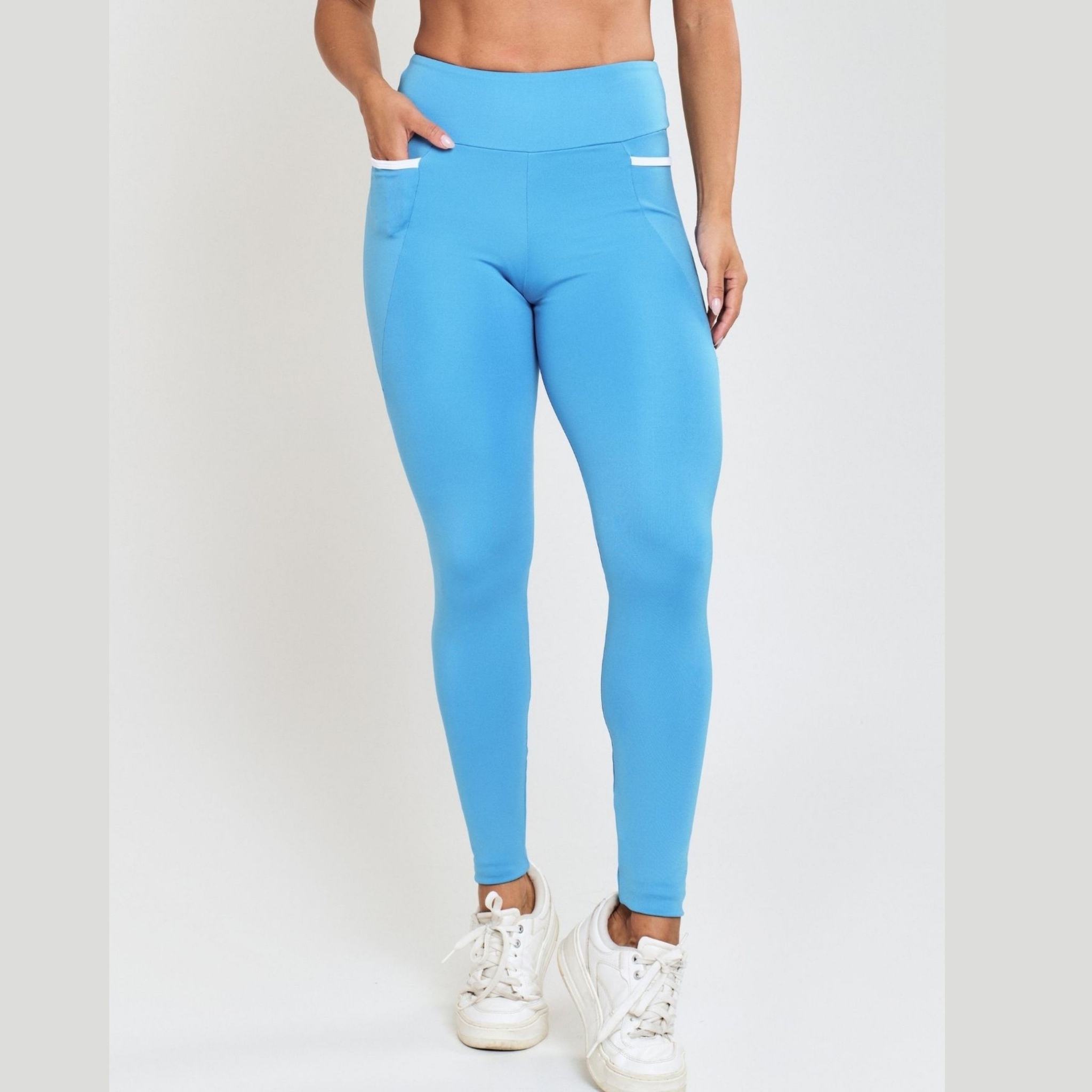 Calça Legging com Bolso Fitness Feminina Zero Transparência - Azul G Calça Legging com Bolso Fitness Feminina Zero Transparência - Azul G
