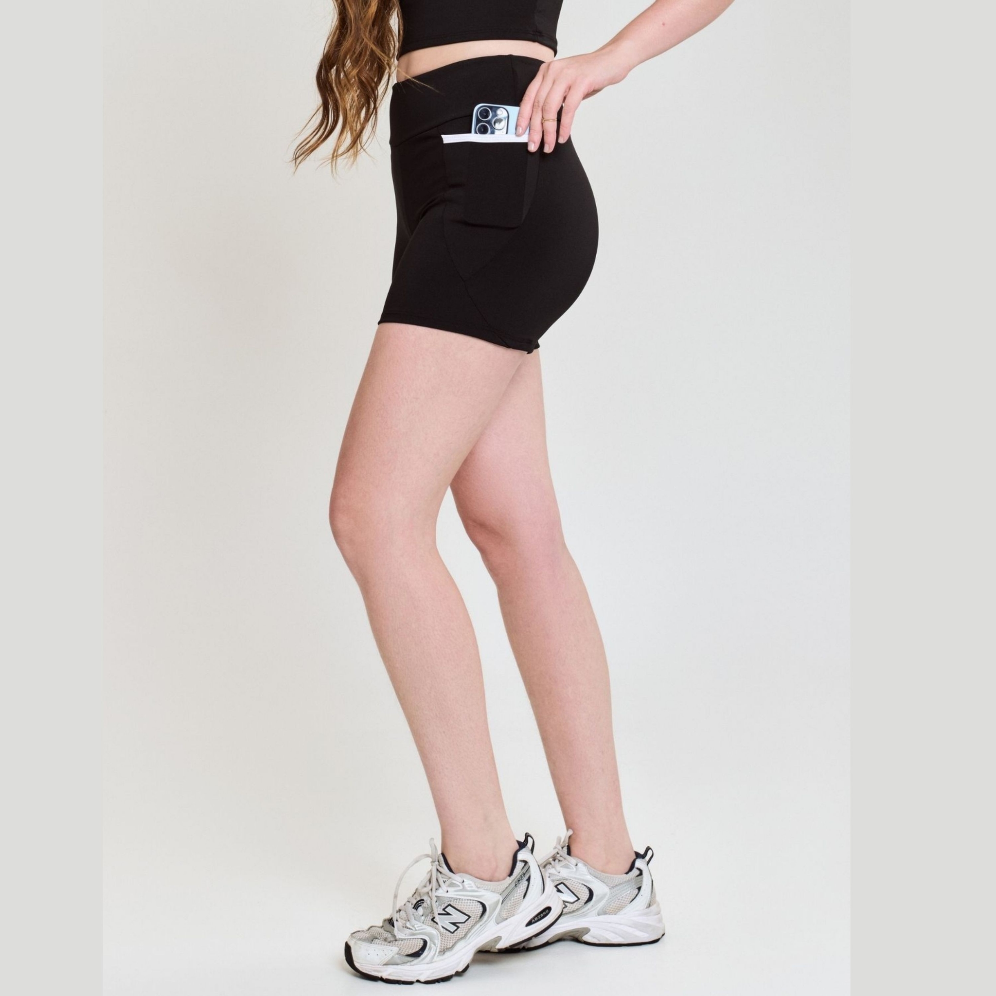 Bermuda com Bolso Fitness Feminina Zero Transparência - Preto G Bermuda com Bolso Fitness Feminina Zero Transparência - Preto G