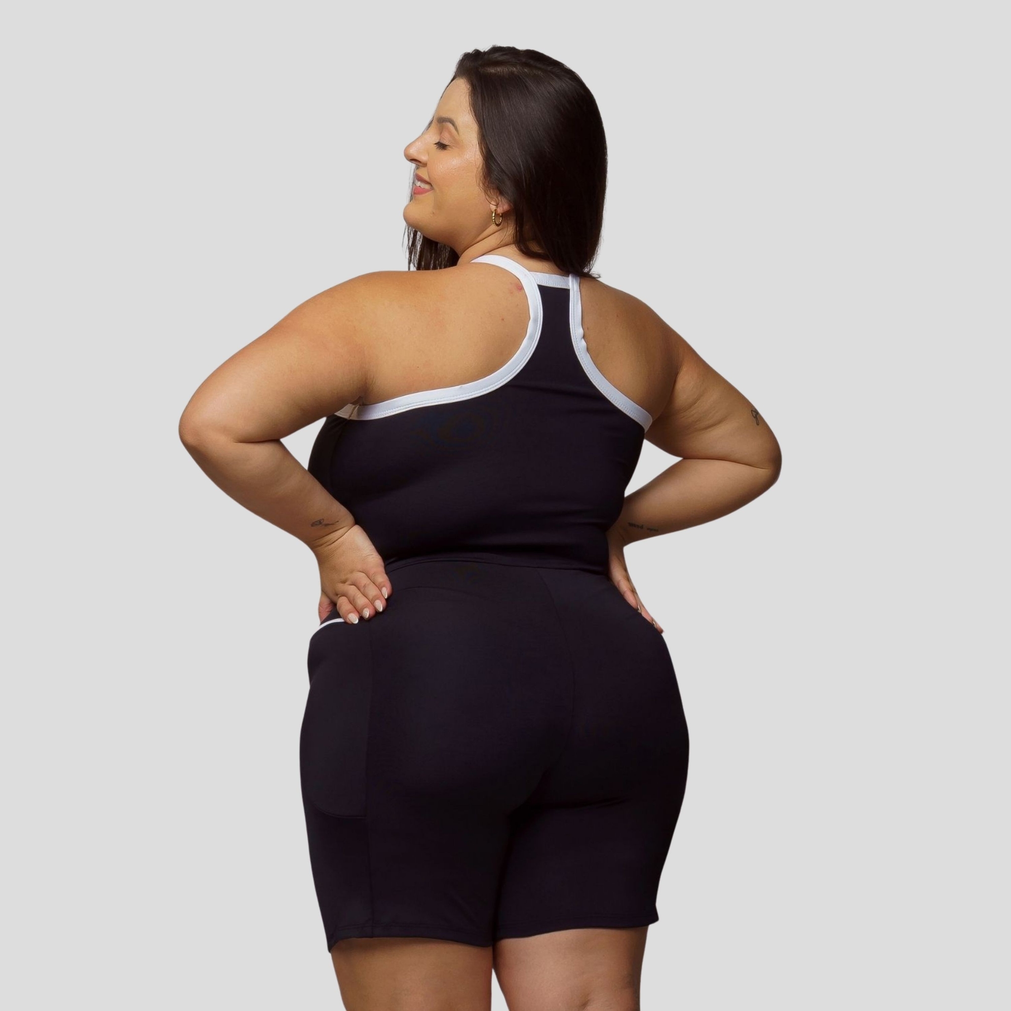 Macaquinho Fitness Com Bolso Plus Size Feminino