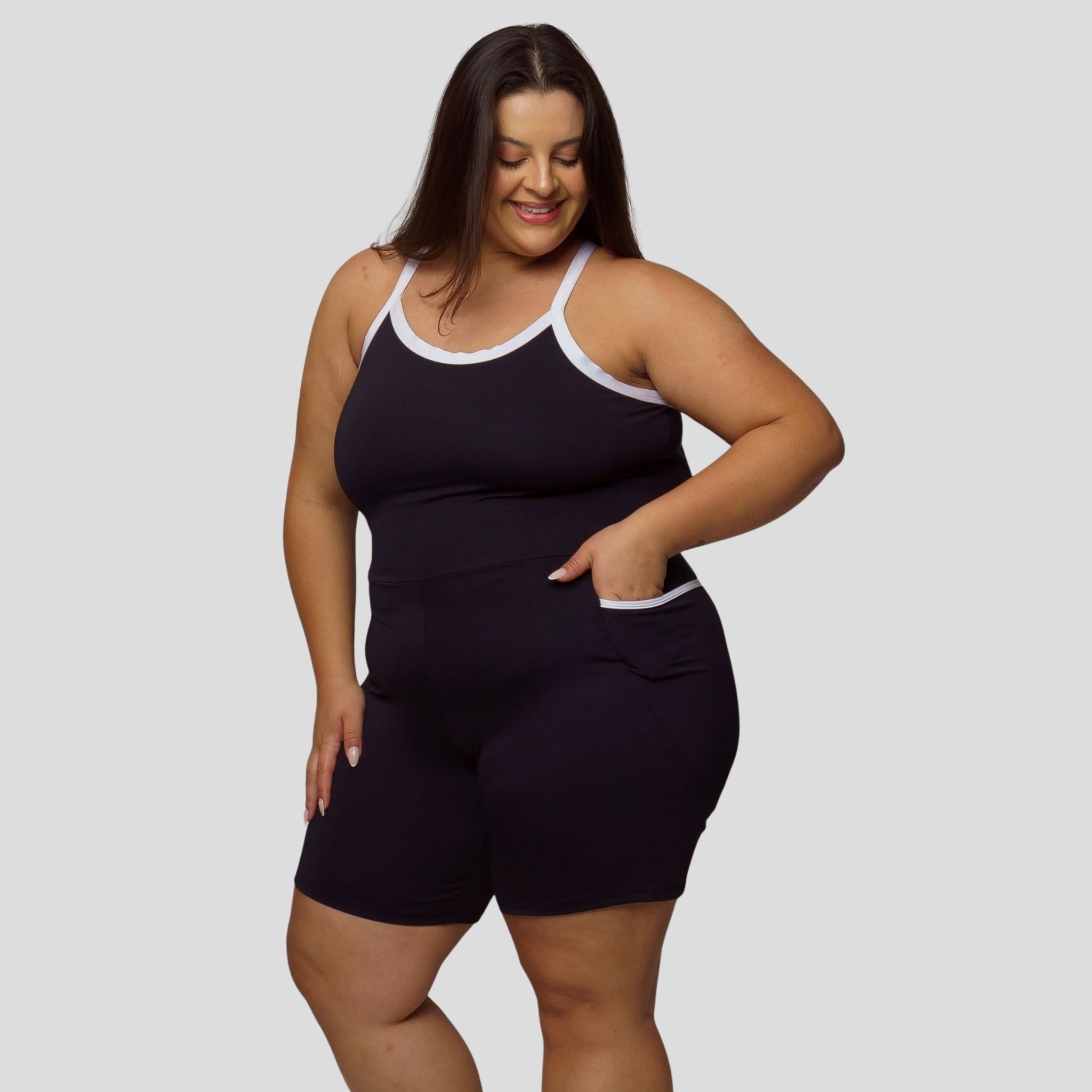 Macaquinho Fitness Com Bolso Plus Size Feminino - Preto 46 Macaquinho Fitness Com Bolso Plus Size Feminino - Preto 46