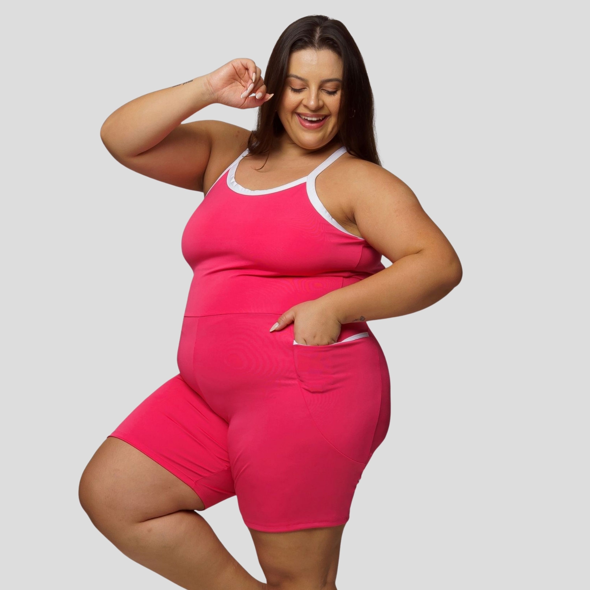 Macaquinho Fitness Com Bolso Plus Size Feminino - Rosa 46 Macaquinho Fitness Com Bolso Plus Size Feminino - Rosa 46