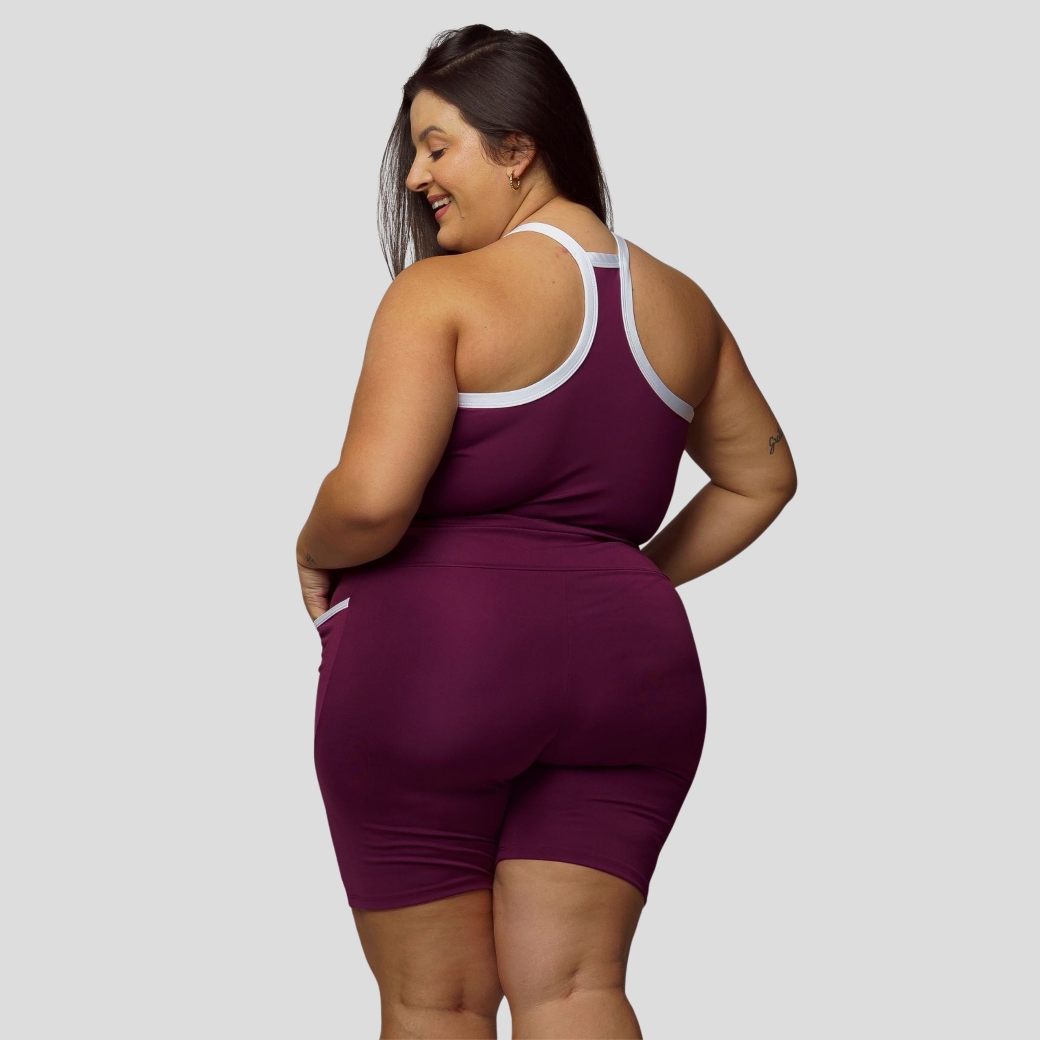 Macaquinho Fitness Com Bolso Plus Size Feminino