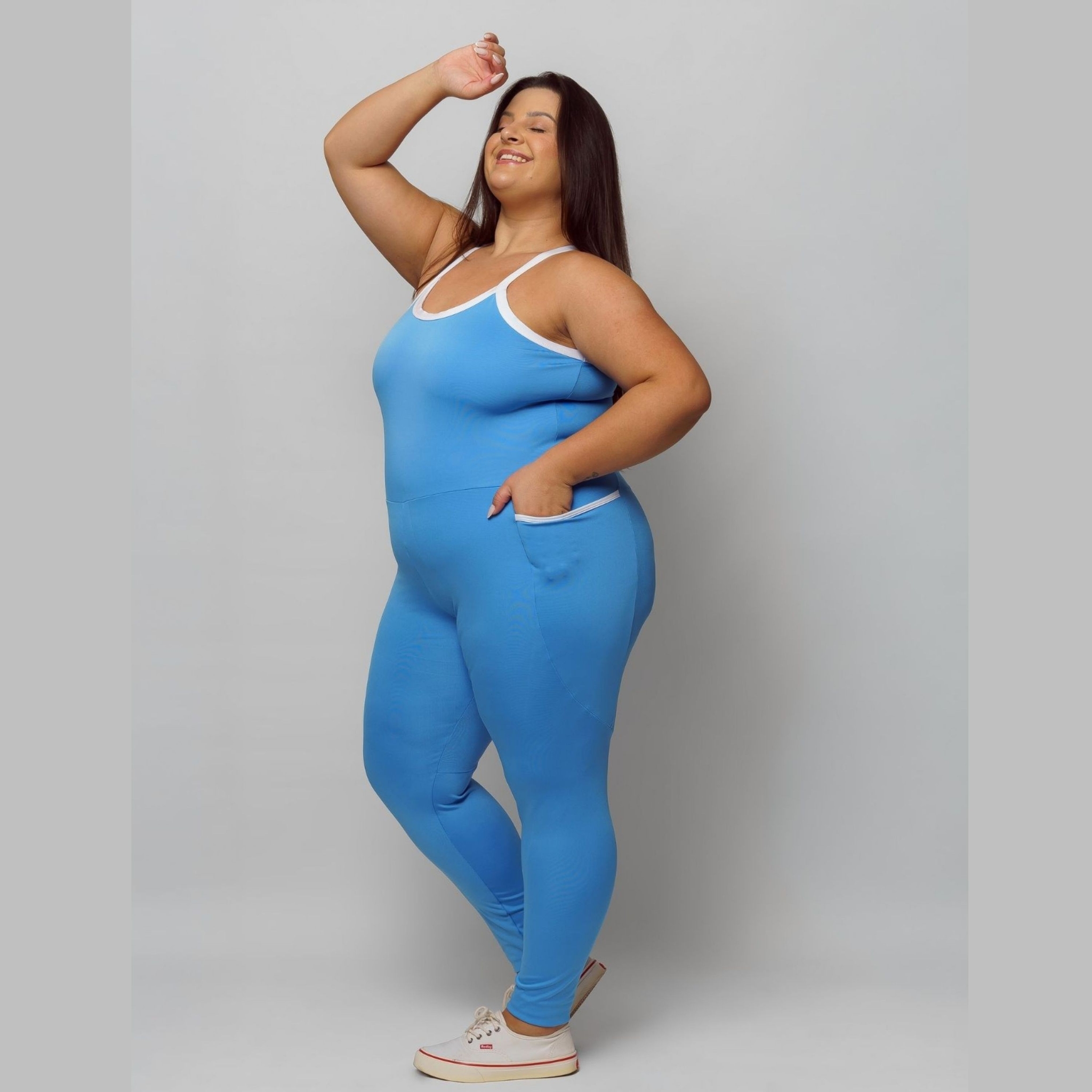 Macacão Fitness Com Bolso Plus Size Feminino Zero Transparência - Azul 46 Macacão Fitness Com Bolso Plus Size Feminino Zero Transparência - Azul 46