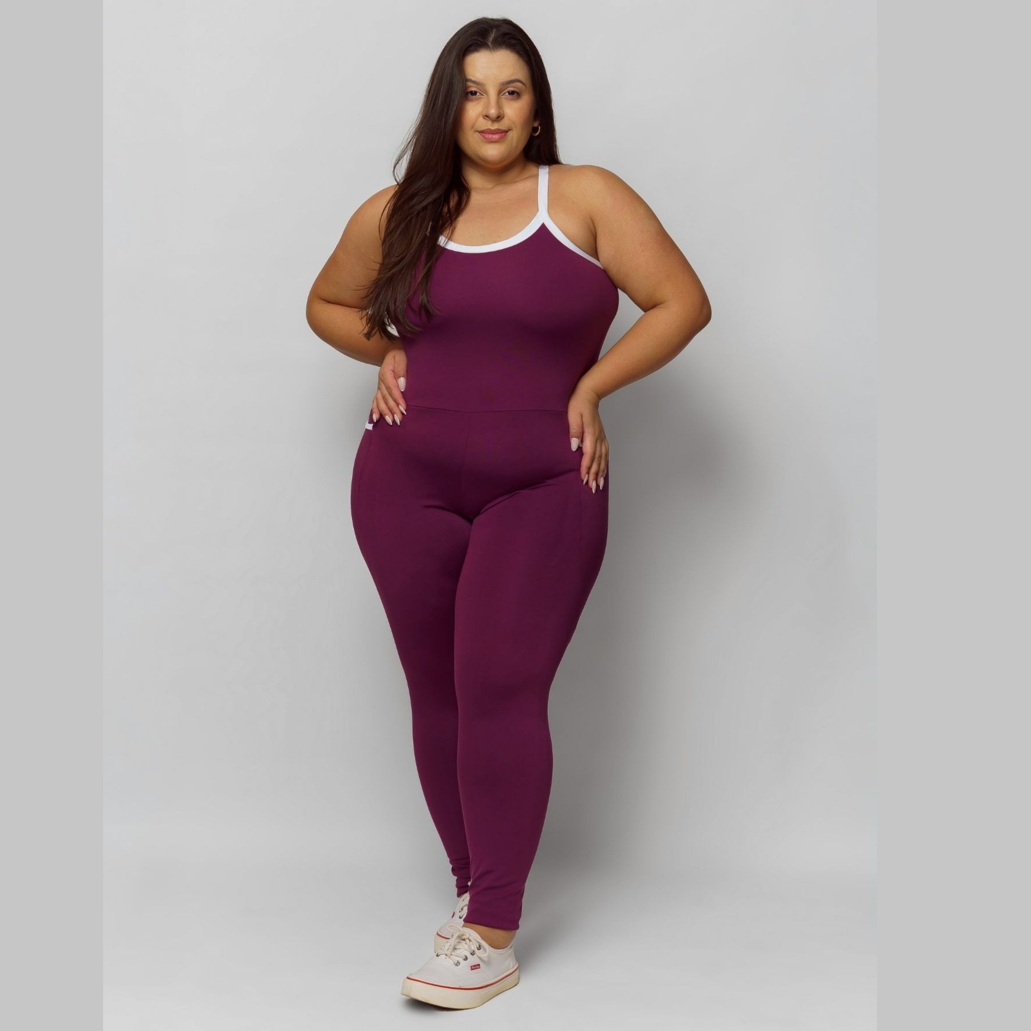 Macacão Fitness Com Bolso Plus Size Feminino Zero Transparência - Vinho 46 Macacão Fitness Com Bolso Plus Size Feminino Zero Transparência - Vinho 46
