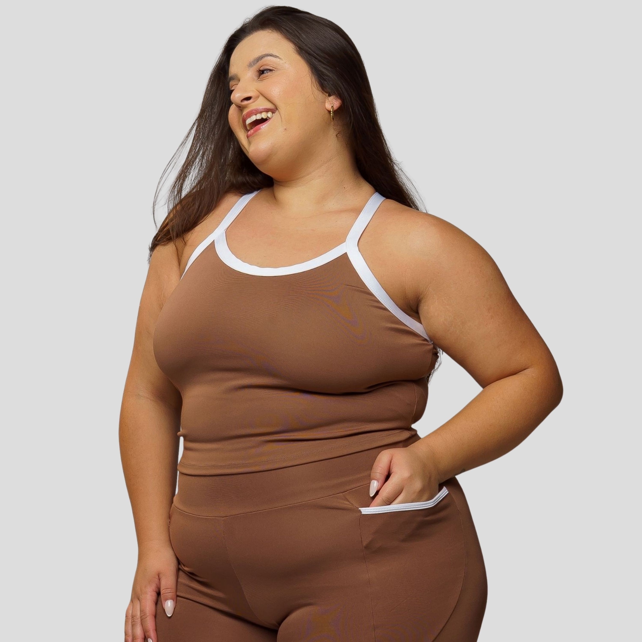 Cropped Top Fitness Plus Size Feminino - Marrom 46 Cropped Top Fitness Plus Size Feminino - Marrom 46