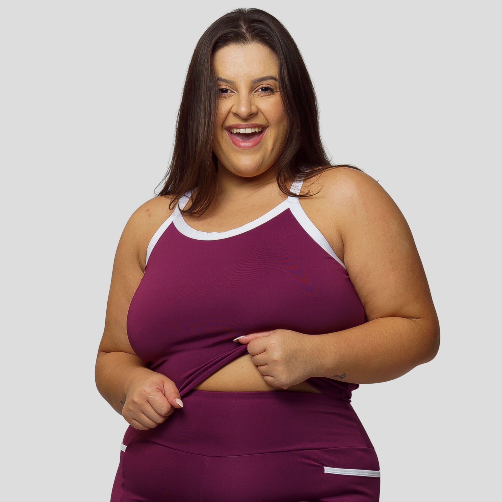 Cropped Top Fitness Plus Size Feminino - Vinho 46 Cropped Top Fitness Plus Size Feminino - Vinho 46