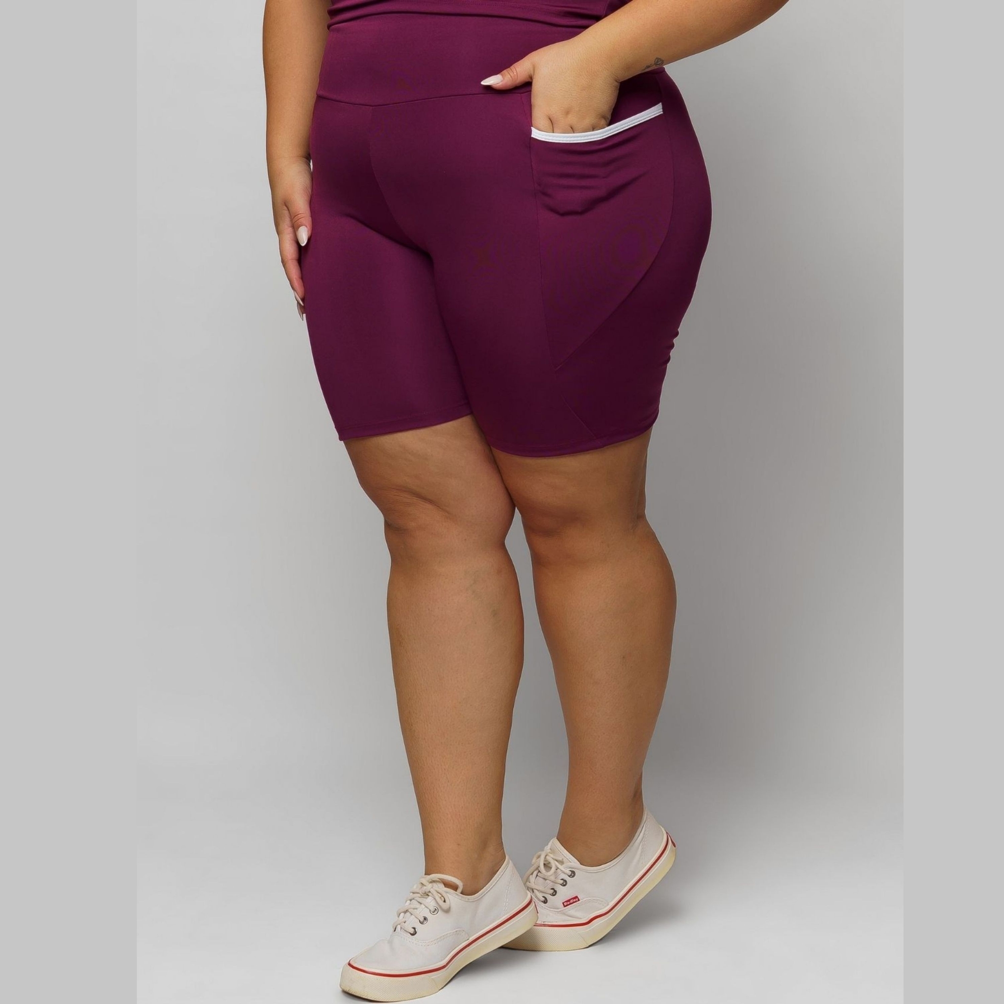 Bermuda com Bolso Plus Size Feminina Zero Transparência - Vinho 46 Bermuda com Bolso Plus Size Feminina Zero Transparência - Vinho 46