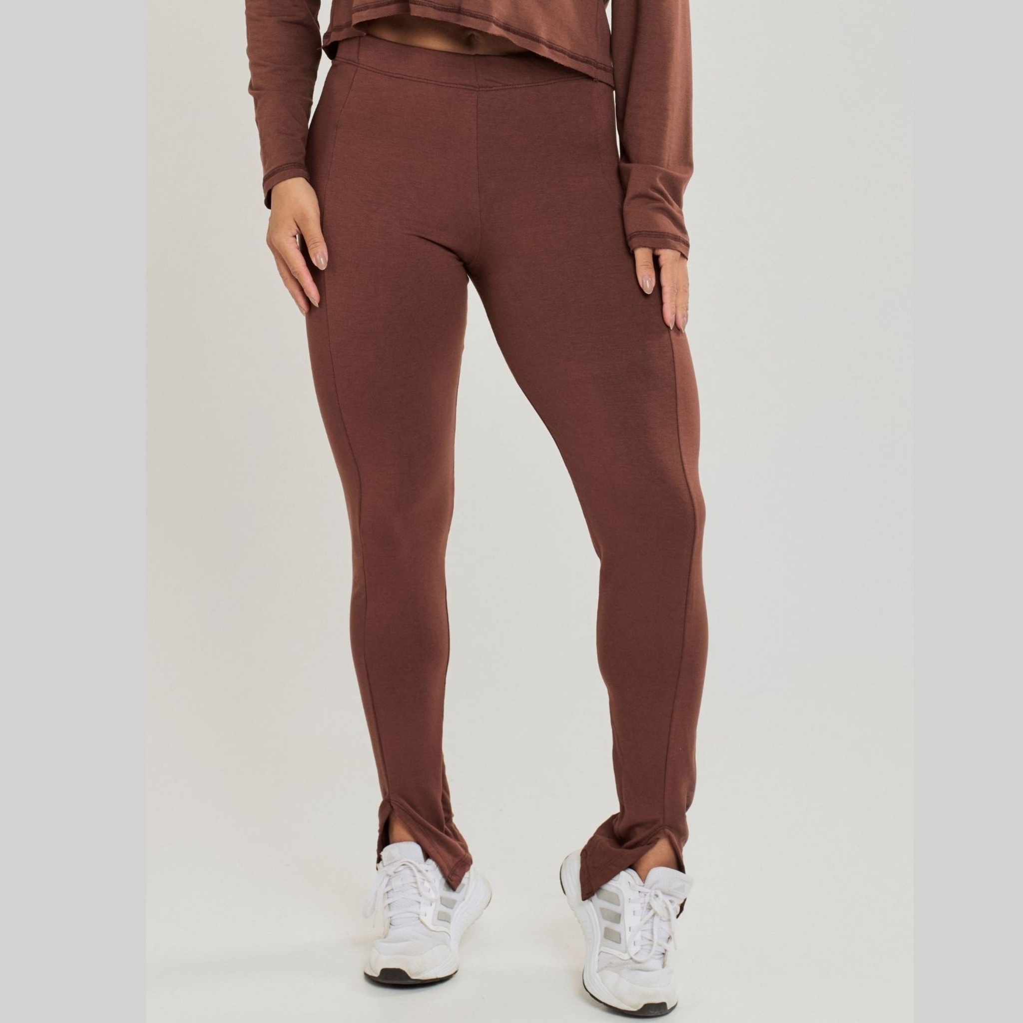 Calça Legging com Abertura na Barra Feminina - Marrom G Calça Legging com Abertura na Barra Feminina - Marrom G