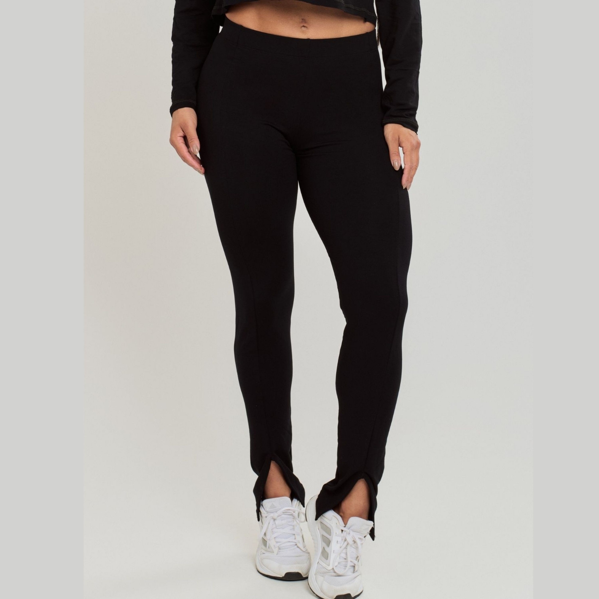 Calça Legging com Abertura na Barra Feminina - Preto G Calça Legging com Abertura na Barra Feminina - Preto G