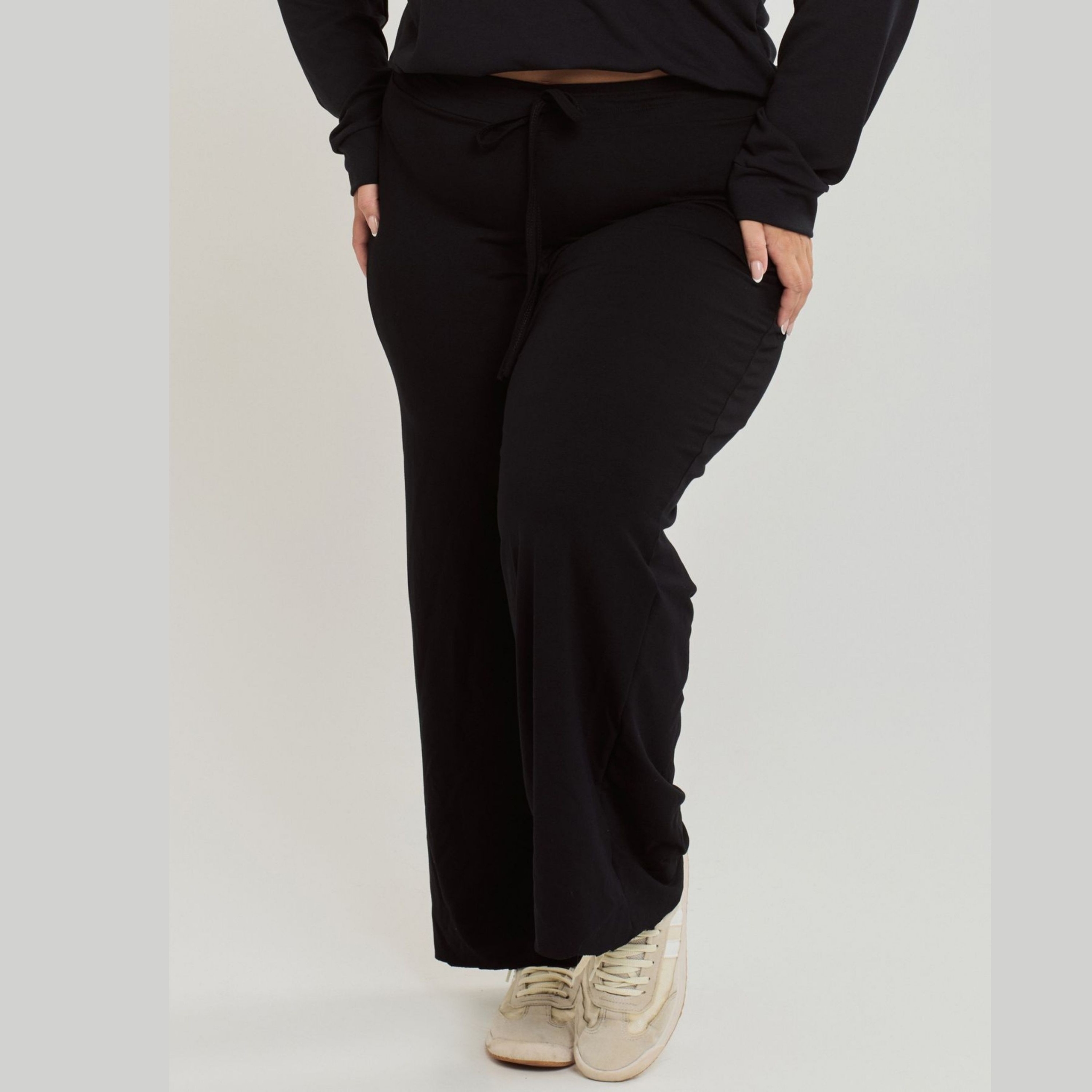 Calça Reta em Moletinho Feminina Plus Size - Preto 46 Calça Reta em Moletinho Feminina Plus Size - Preto 46