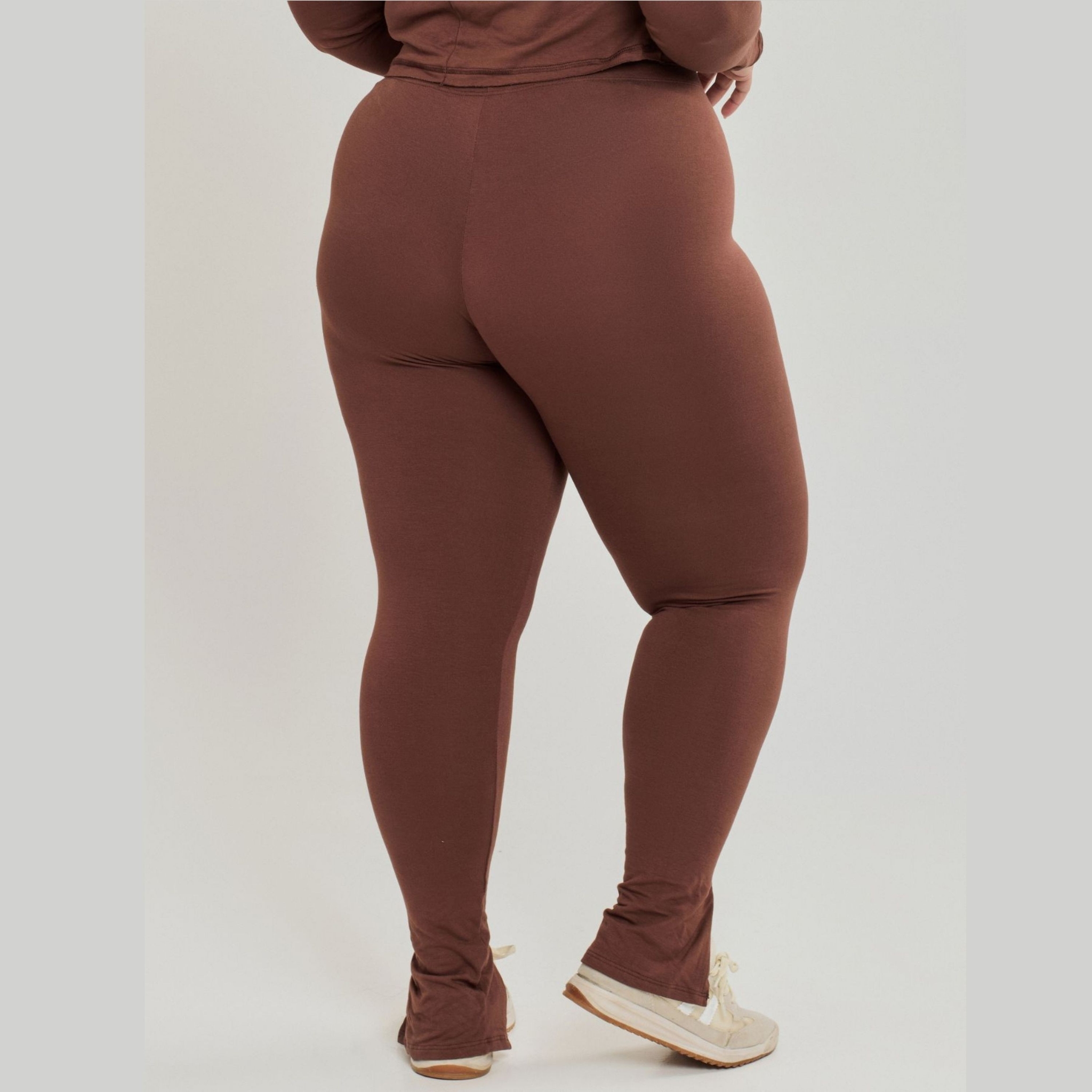 Calça Legging com Abertura na Barra Feminina Plus Size