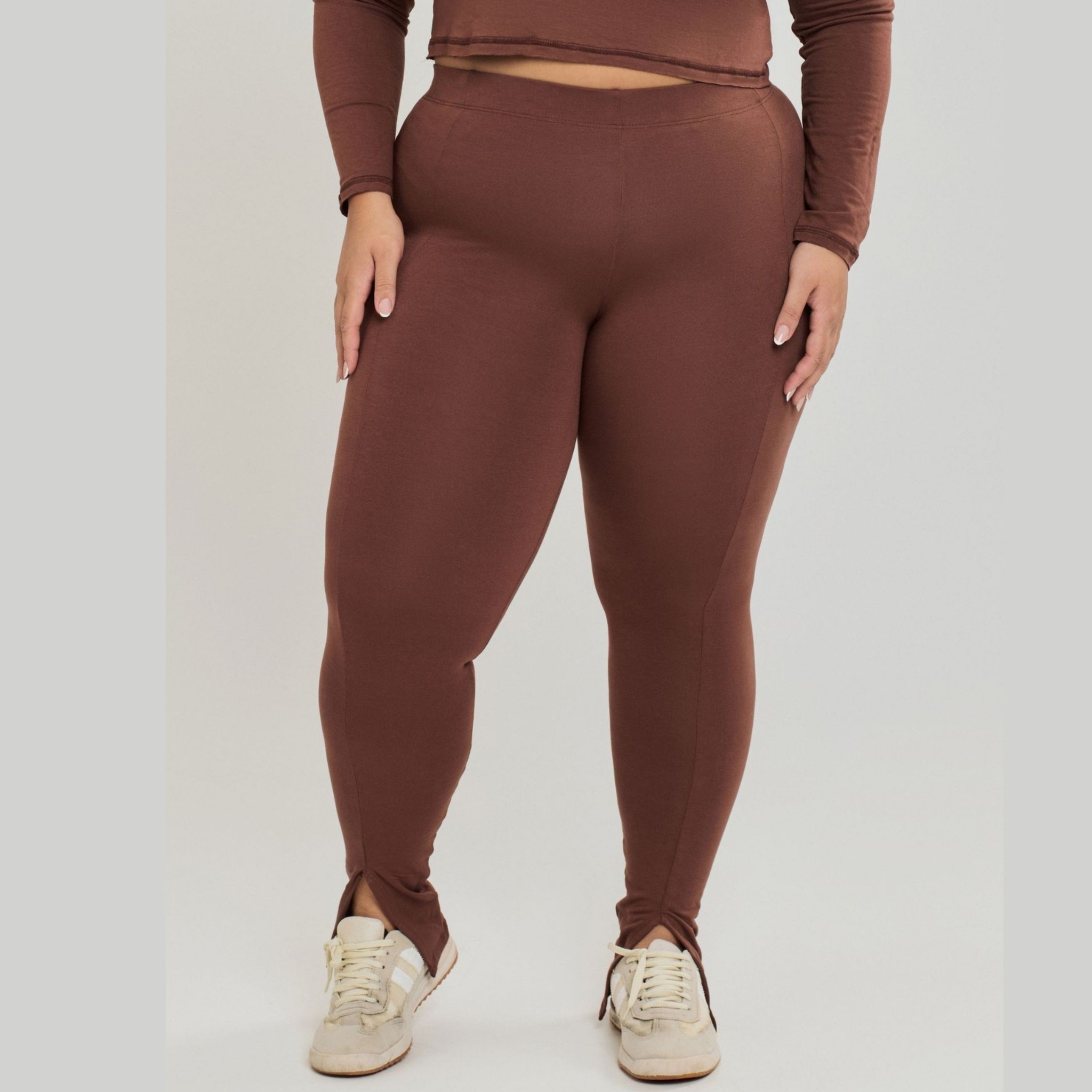 Calça Legging com Abertura na Barra Feminina Plus Size - Marrom 46 Calça Legging com Abertura na Barra Feminina Plus Size - Marrom 46