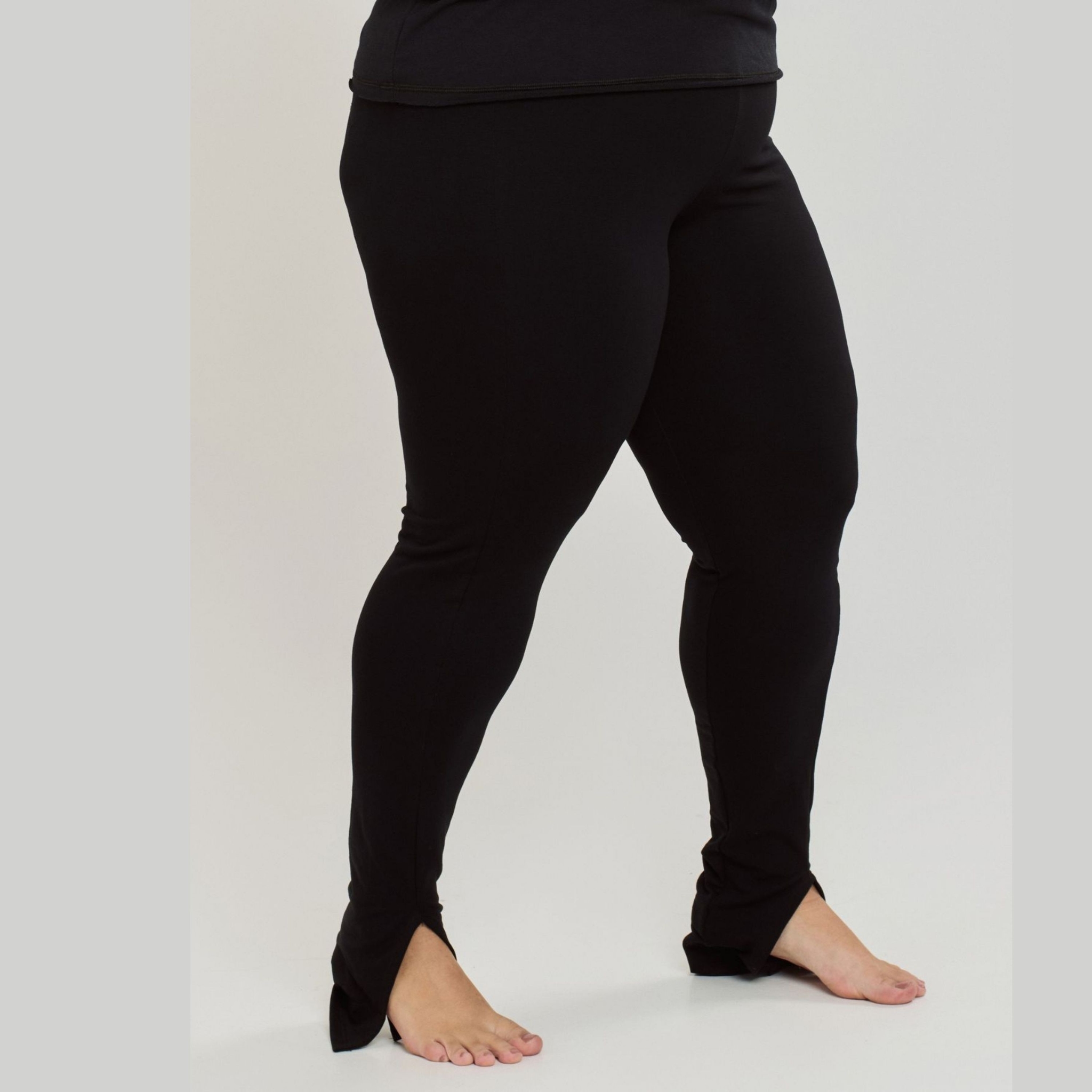 Calça Legging com Abertura na Barra Feminina Plus Size - Preto 46 Calça Legging com Abertura na Barra Feminina Plus Size - Preto 46