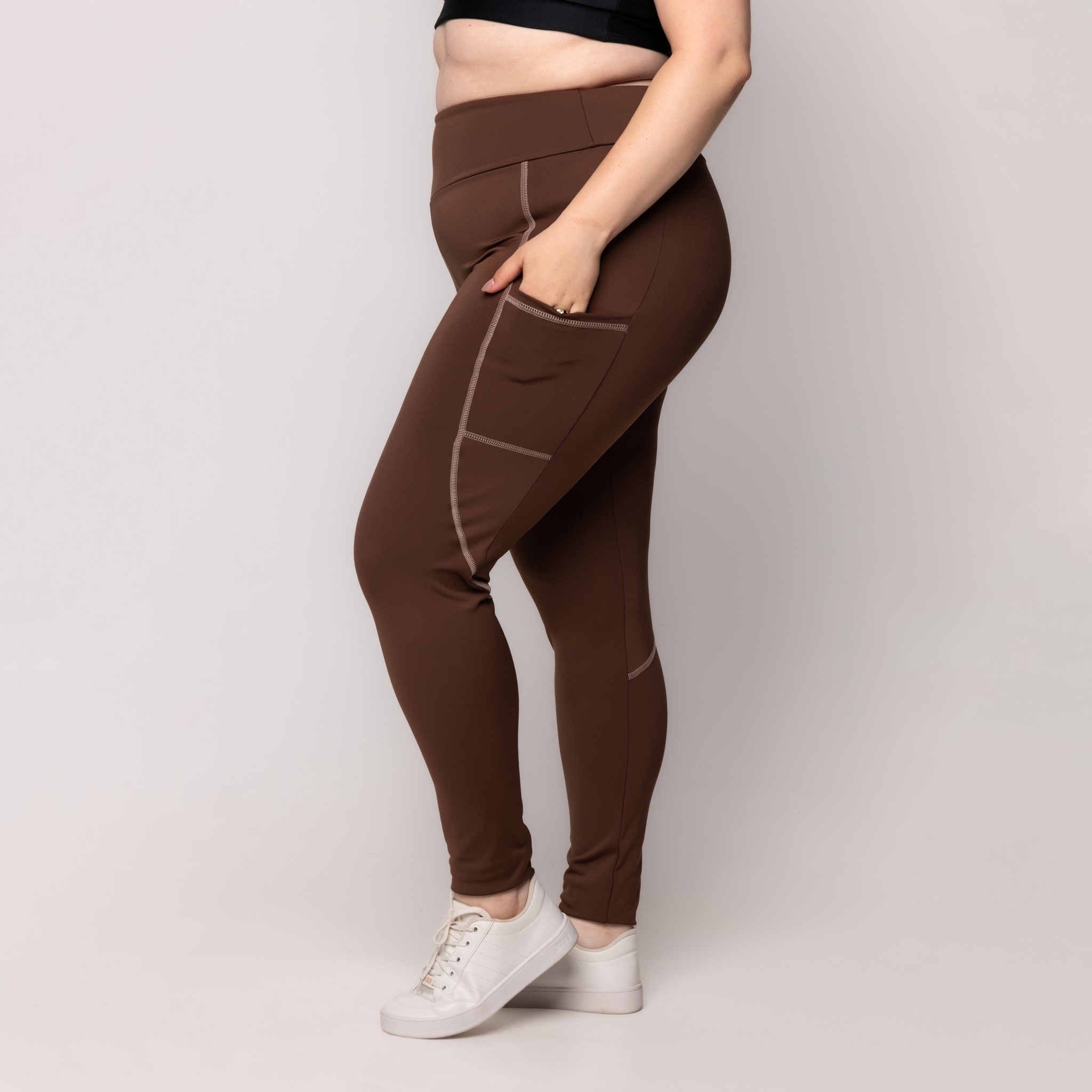 Calça Com Bolso Plus Size - Marrom 46 Calça Com Bolso Plus Size - Marrom 46