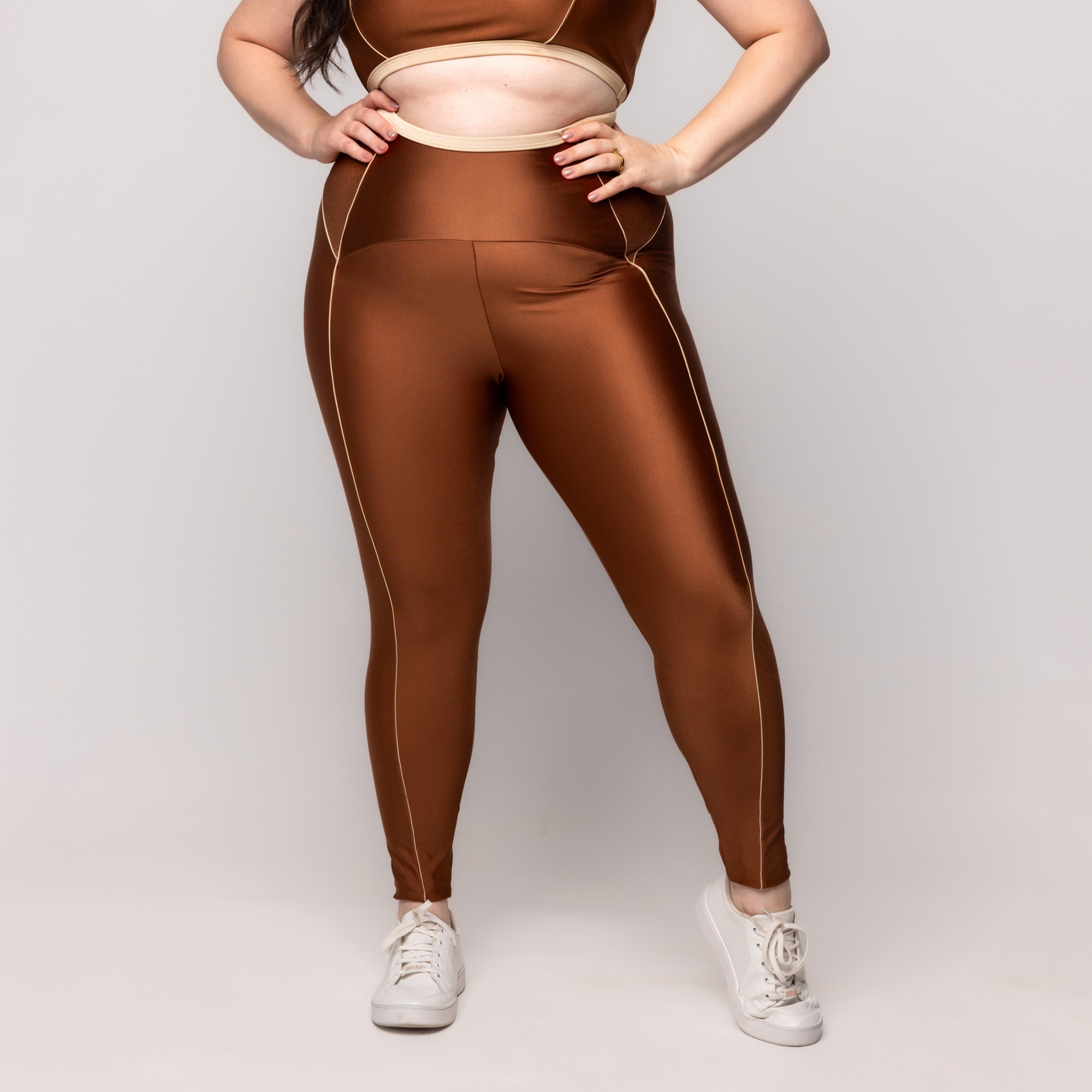 Calça Legging Brilhosa Plus Size - Marrom 46 Calça Legging Brilhosa Plus Size - Marrom 46
