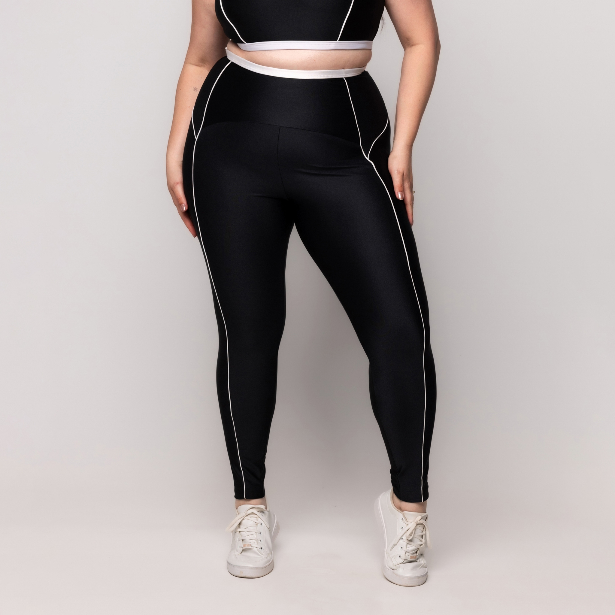 Calça Legging Brilhosa Plus Size - Preto 46 Calça Legging Brilhosa Plus Size - Preto 46