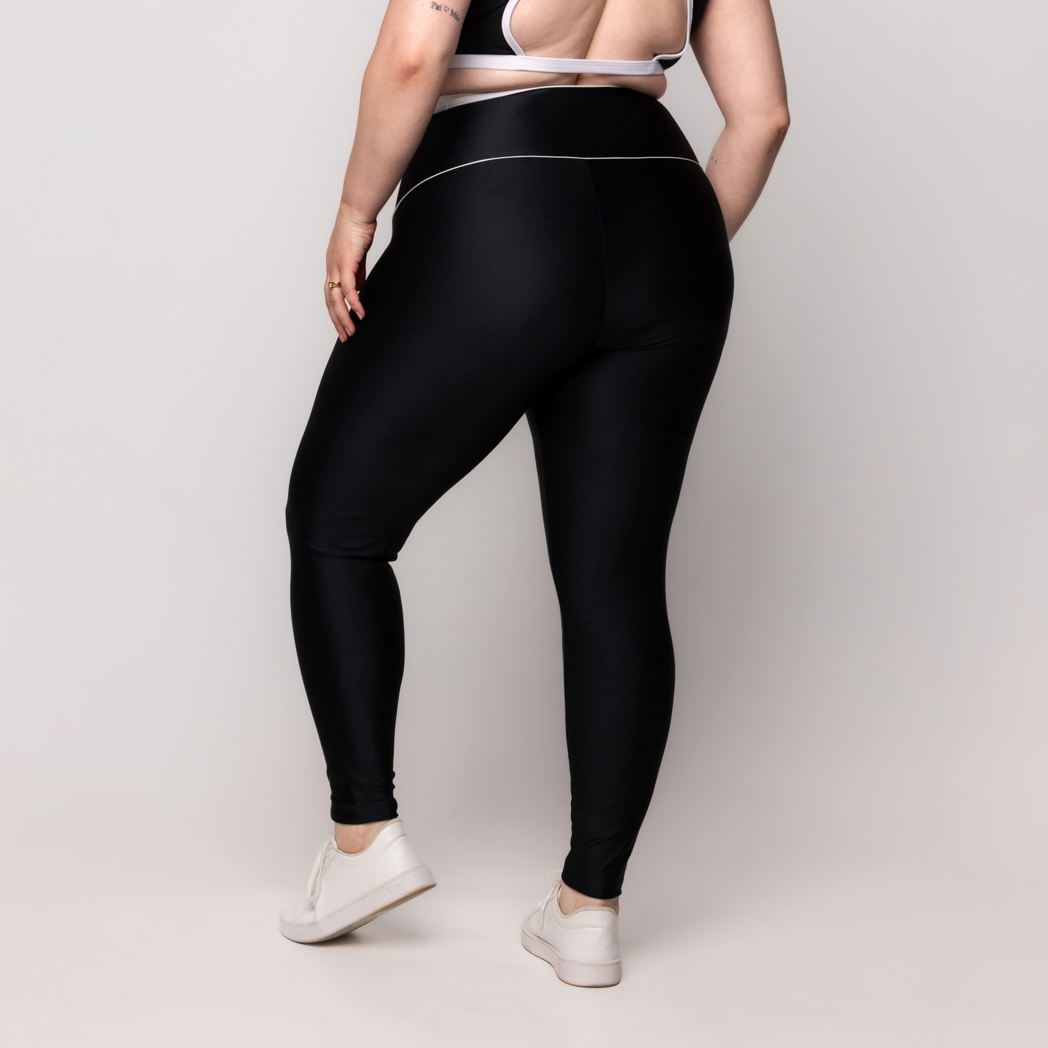 Calça Legging Brilhosa Plus Size