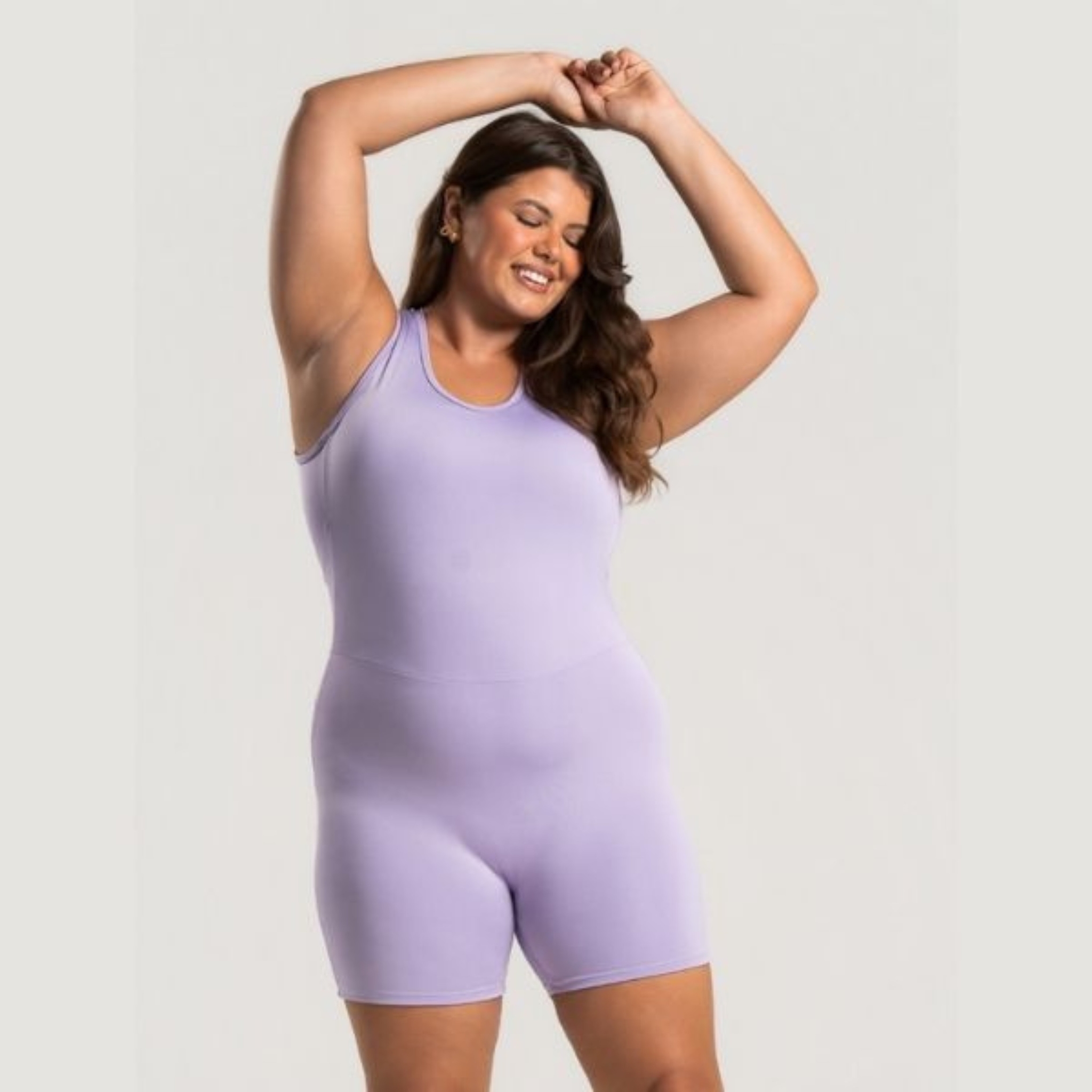 Macaquinho Empina Bumbum Plus Size - Lilás 46 Macaquinho Empina Bumbum Plus Size - Lilás 46